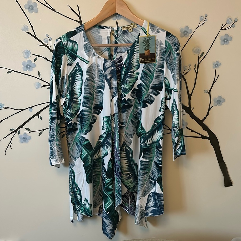 Pineapples designed in Hawaii white w/  green leaf design blouse, layered front